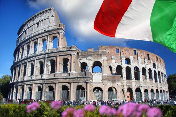 Colosseum,With,Flag,Of,Italy,In,Rome