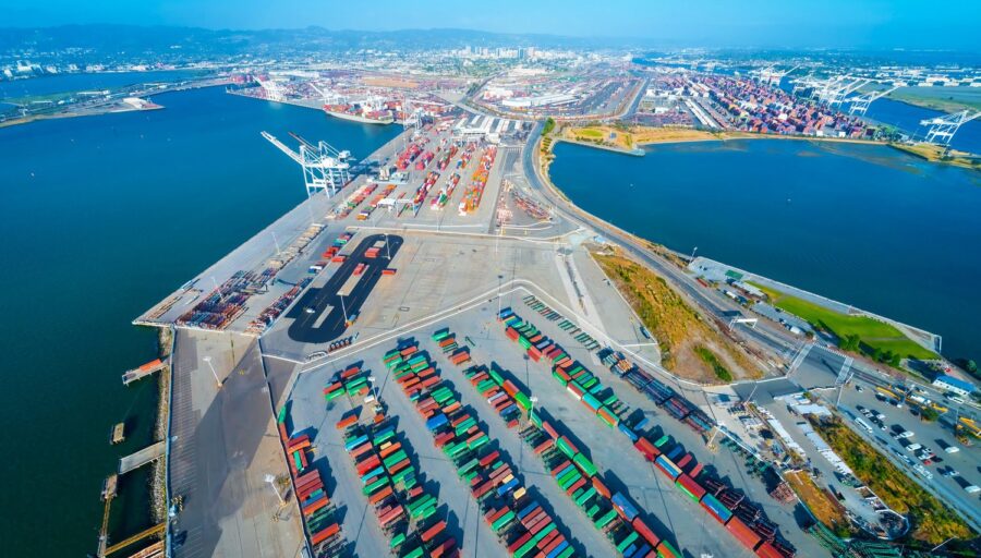 Oakland,Harbor,Port,Terminal,With,Shipping,Containers,And,Cranes